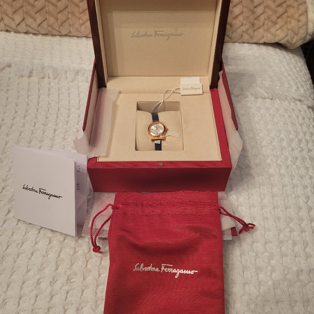 Salvatore Ferragamo Elegant Gold and Blue Watch - Picture 2 of 13